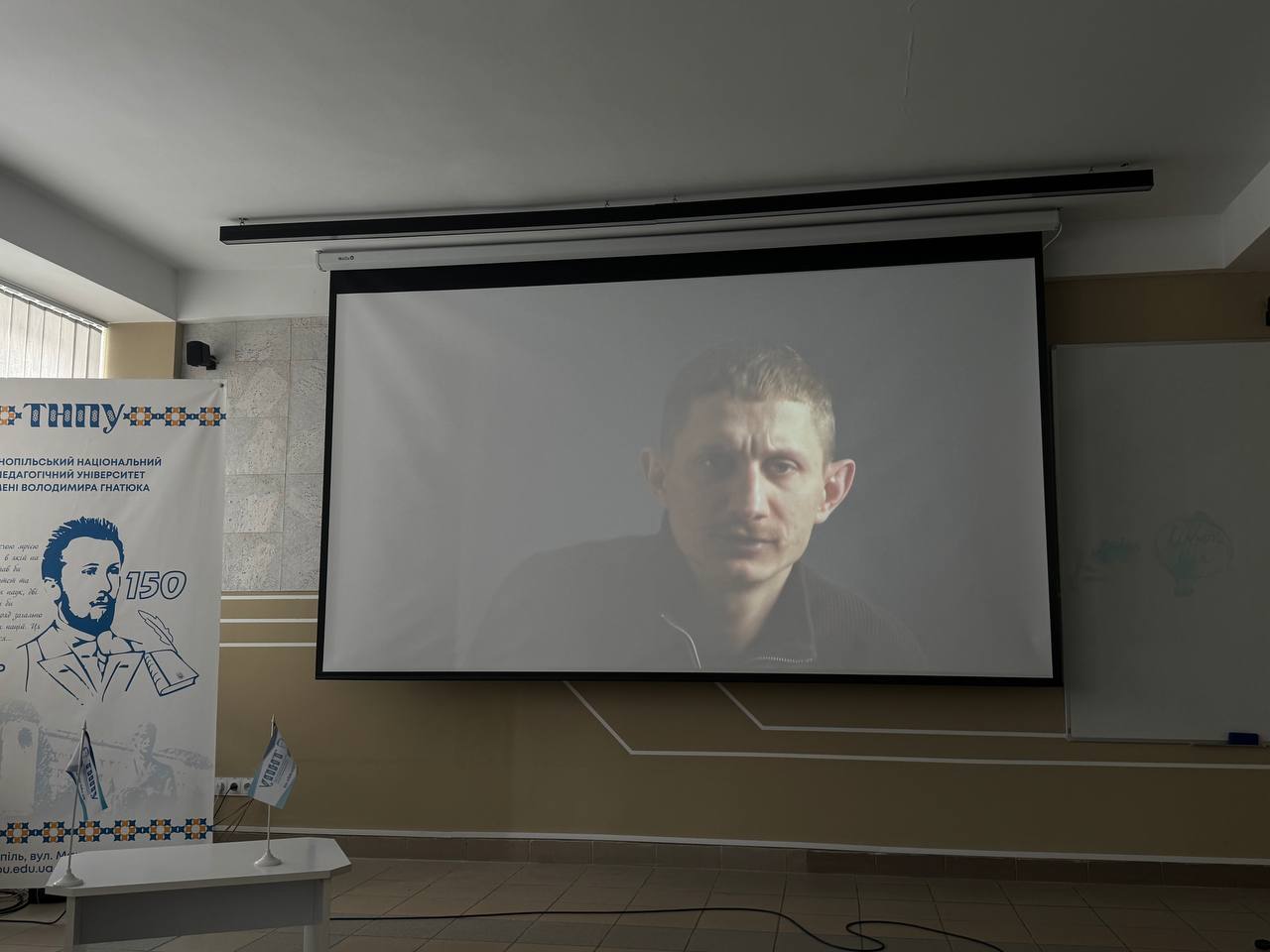 Odyn z kadriv filmu: chastyna interviu z volonterom Olehom Dehusarovym